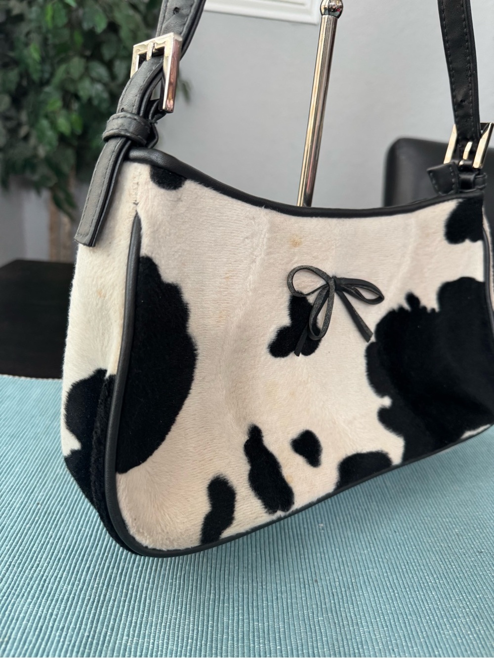 Cow Print Black & White Pattern Shoulder Bag - Picture 3 of 9